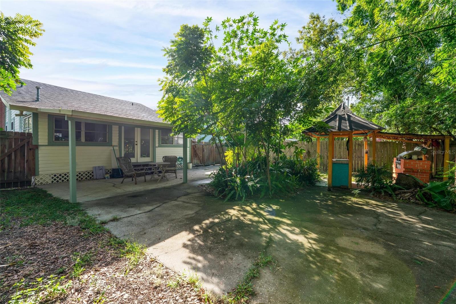 UMATILLA LAKE REGION REALTY CO - Residential