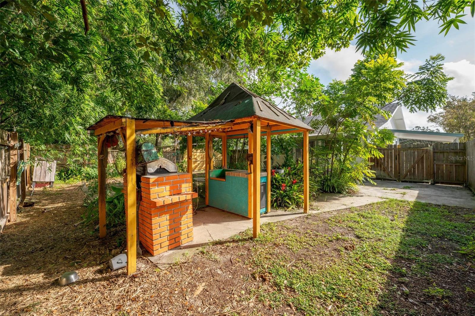 UMATILLA LAKE REGION REALTY CO - Residential