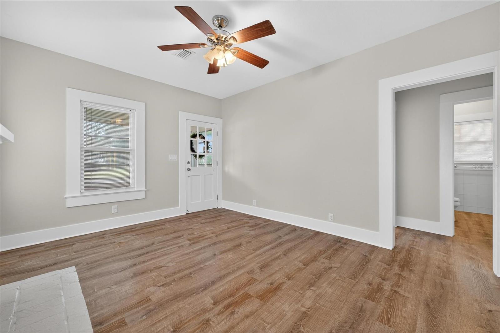 UMATILLA LAKE REGION REALTY CO - Residential