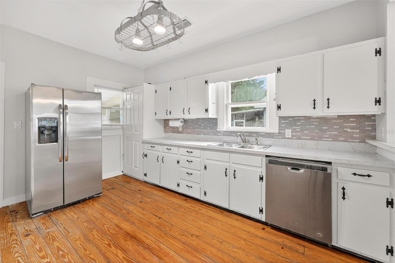 UMATILLA LAKE REGION REALTY CO - Residential