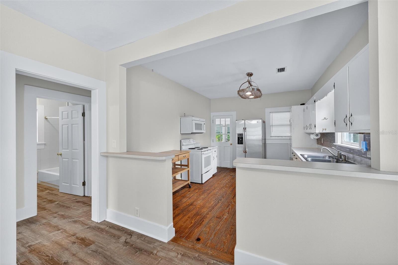 UMATILLA LAKE REGION REALTY CO - Residential