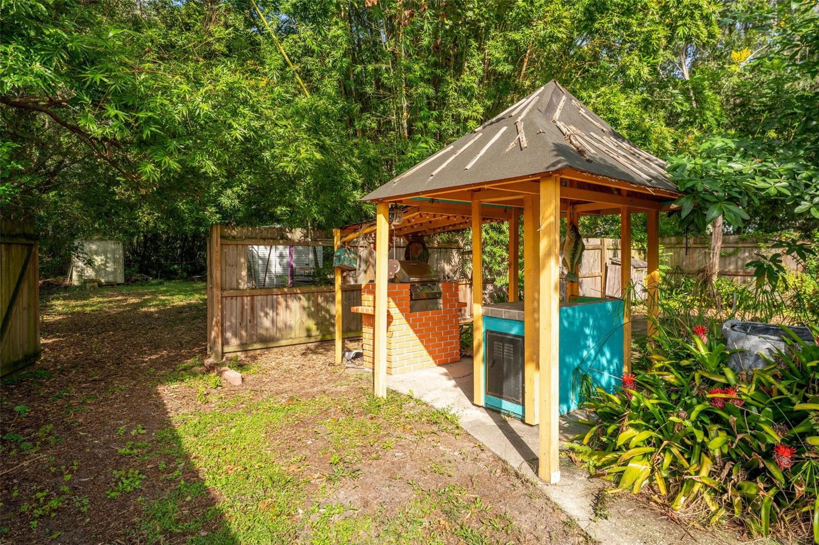 UMATILLA LAKE REGION REALTY CO - Residential