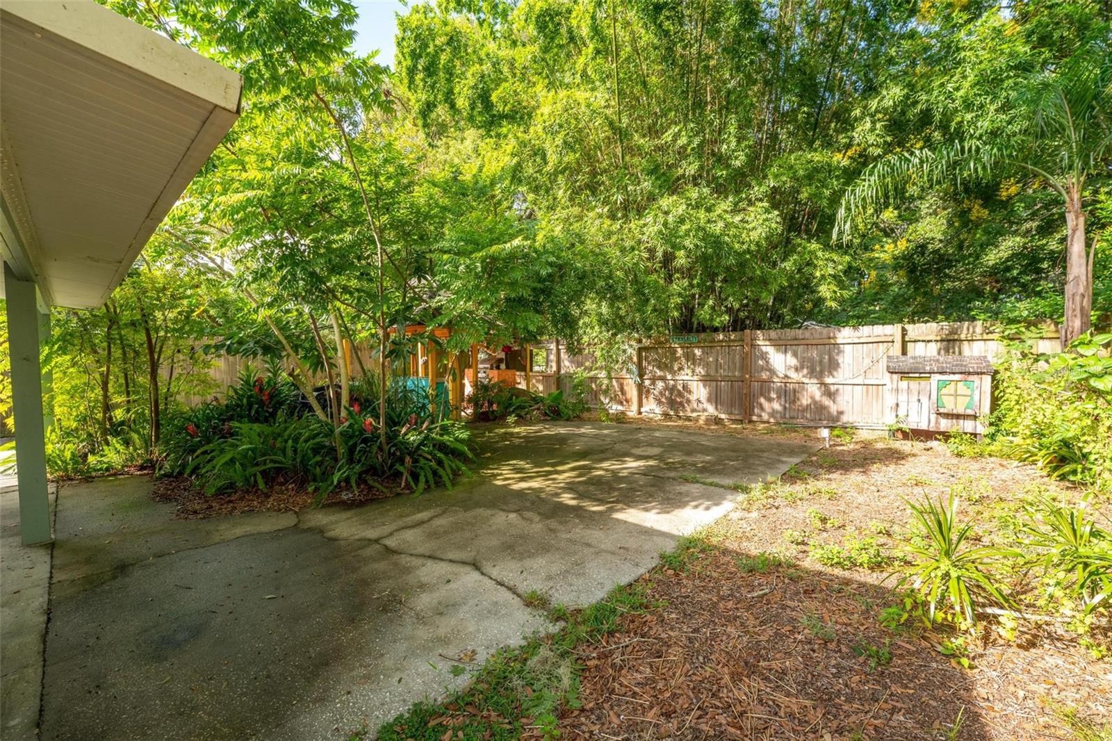 UMATILLA LAKE REGION REALTY CO - Residential