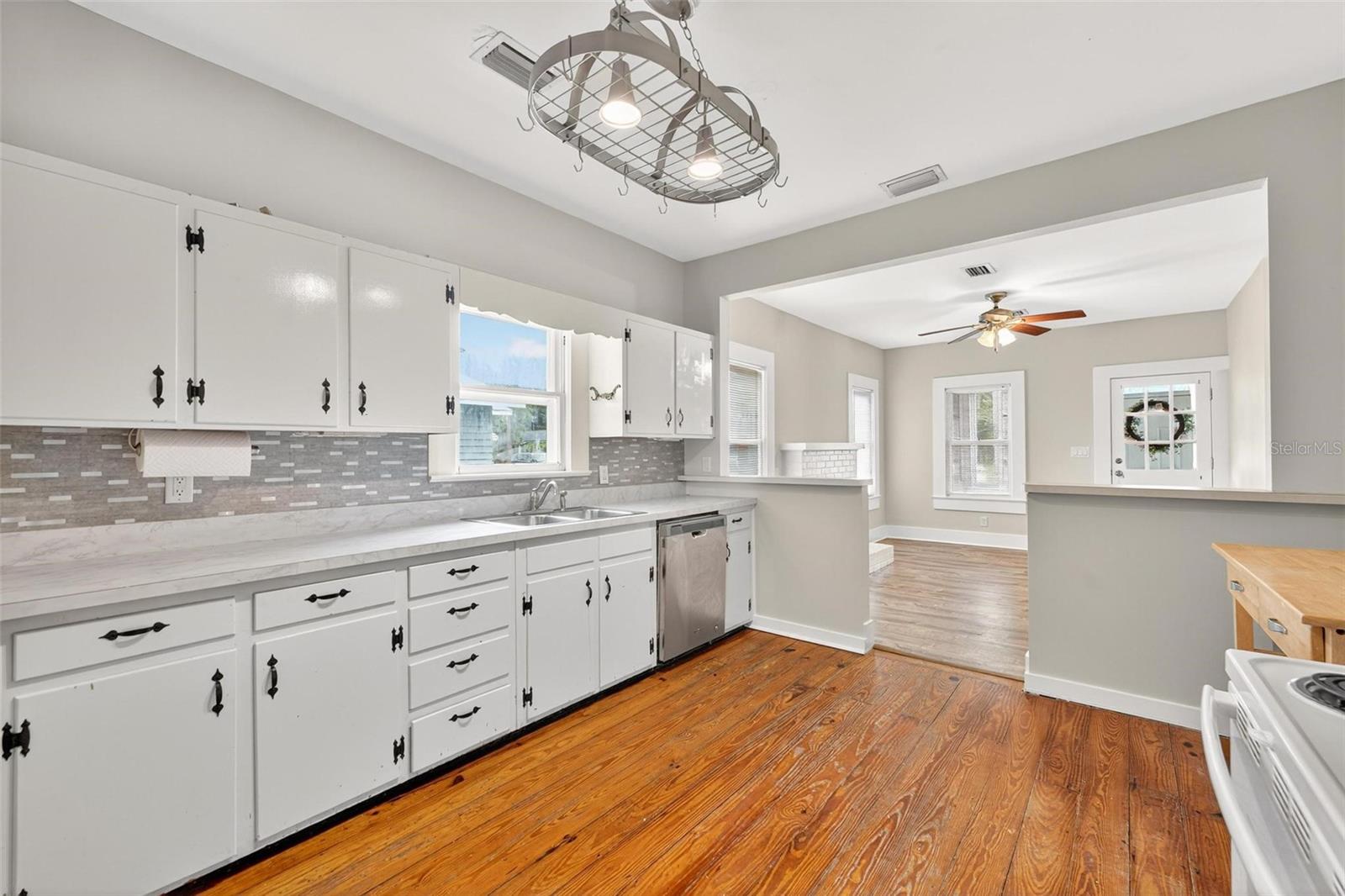 UMATILLA LAKE REGION REALTY CO - Residential