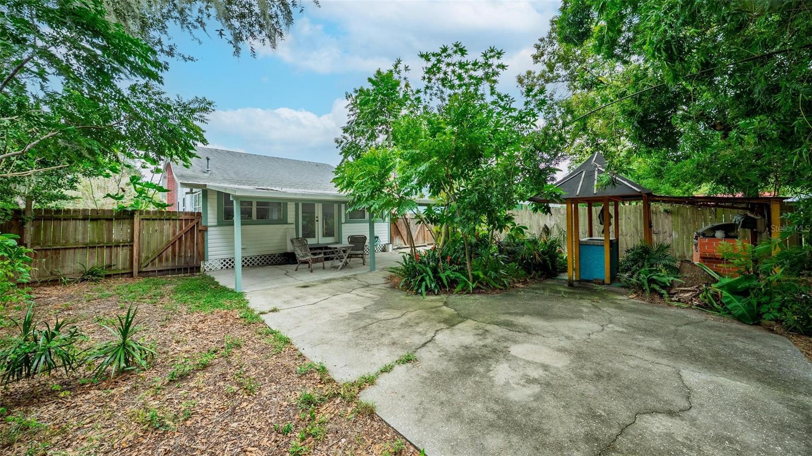 UMATILLA LAKE REGION REALTY CO - Residential