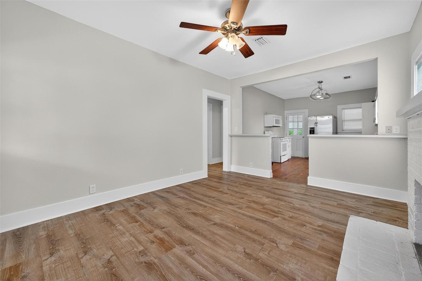UMATILLA LAKE REGION REALTY CO - Residential