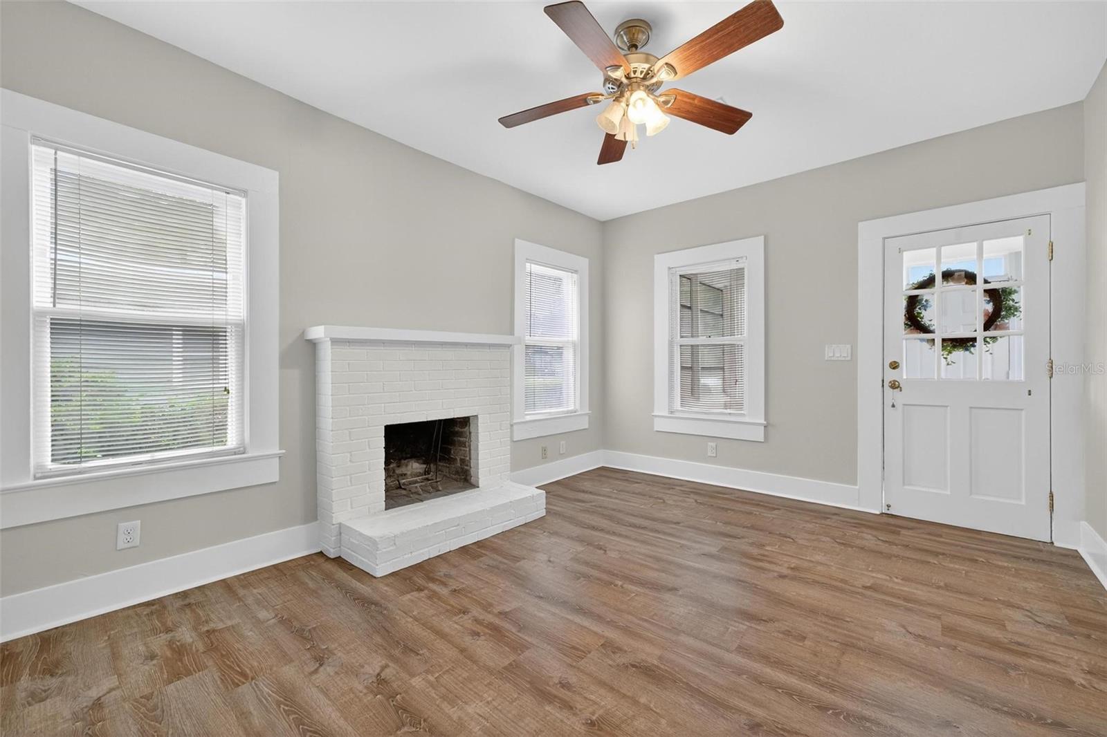 UMATILLA LAKE REGION REALTY CO - Residential