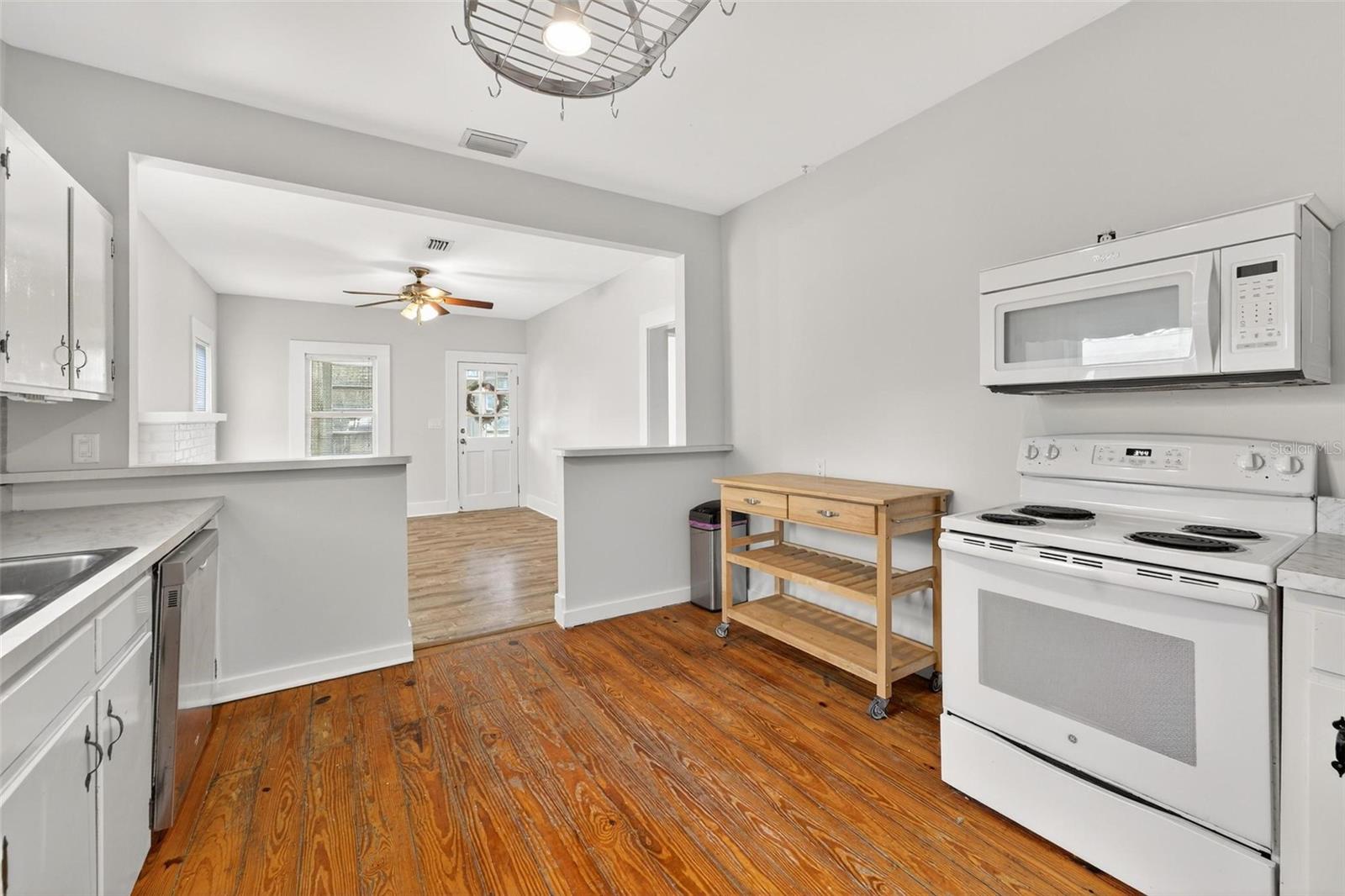 UMATILLA LAKE REGION REALTY CO - Residential