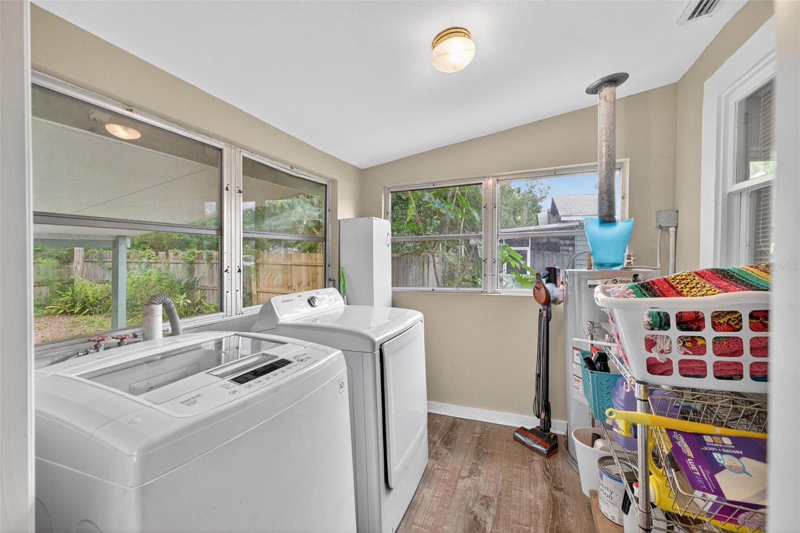 UMATILLA LAKE REGION REALTY CO - Residential