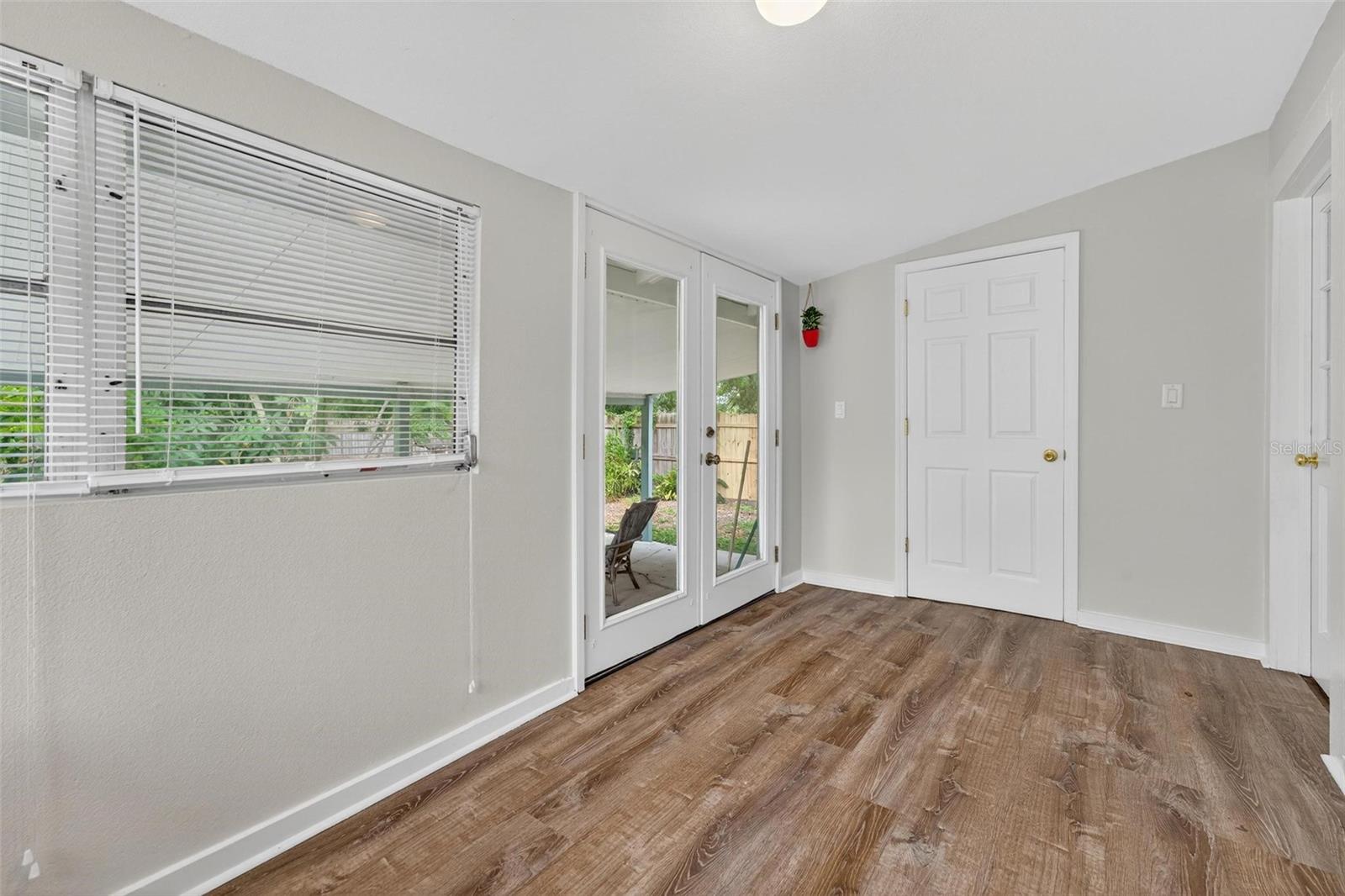 UMATILLA LAKE REGION REALTY CO - Residential
