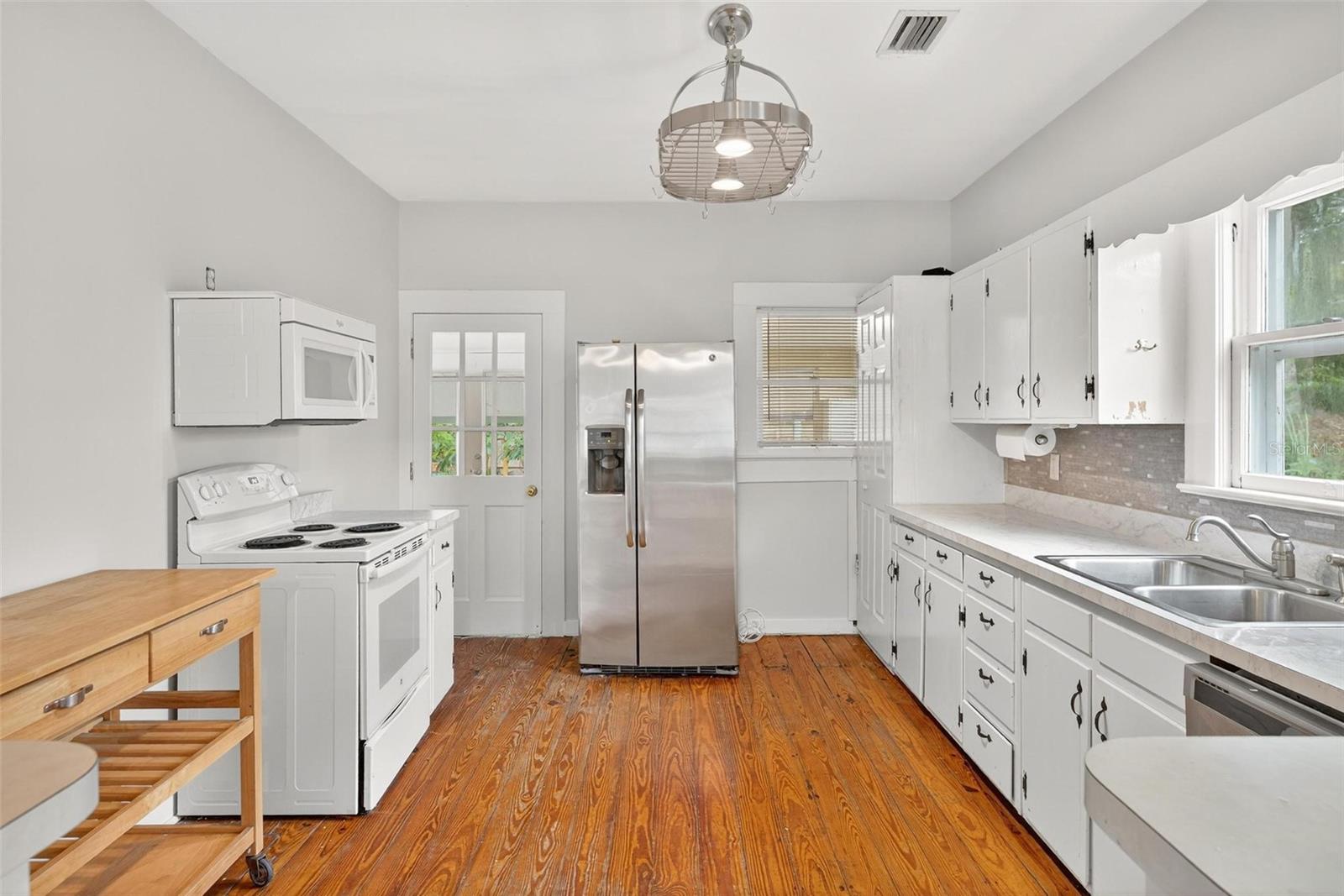 UMATILLA LAKE REGION REALTY CO - Residential