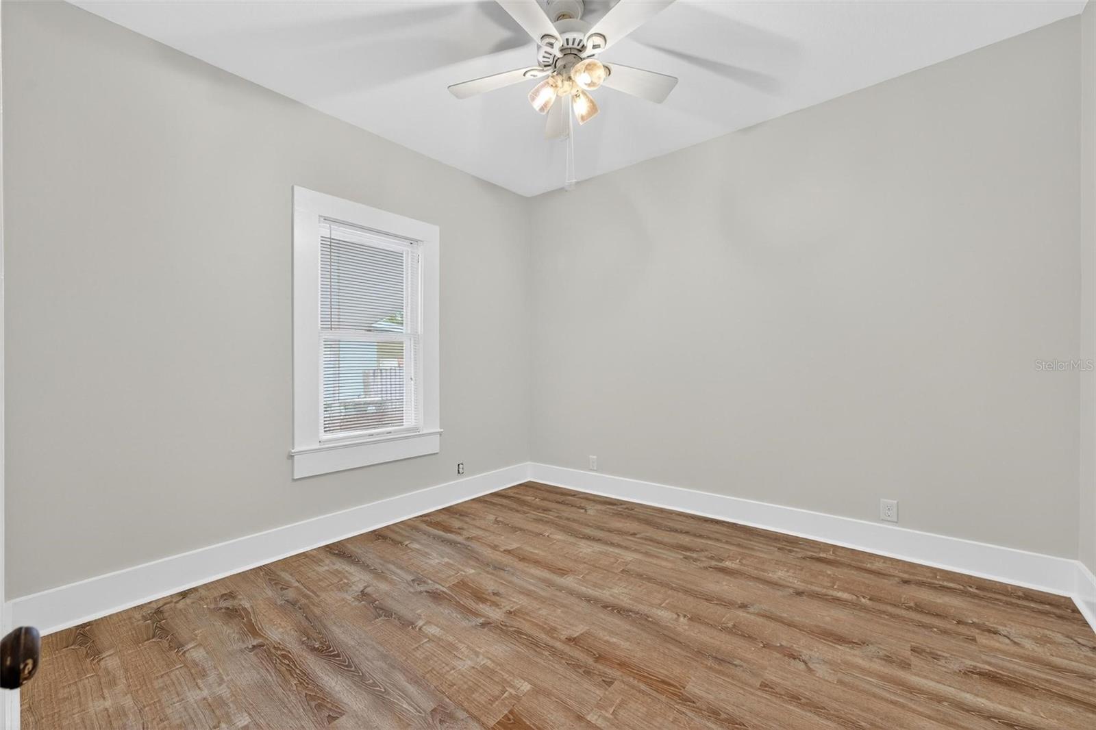 UMATILLA LAKE REGION REALTY CO - Residential