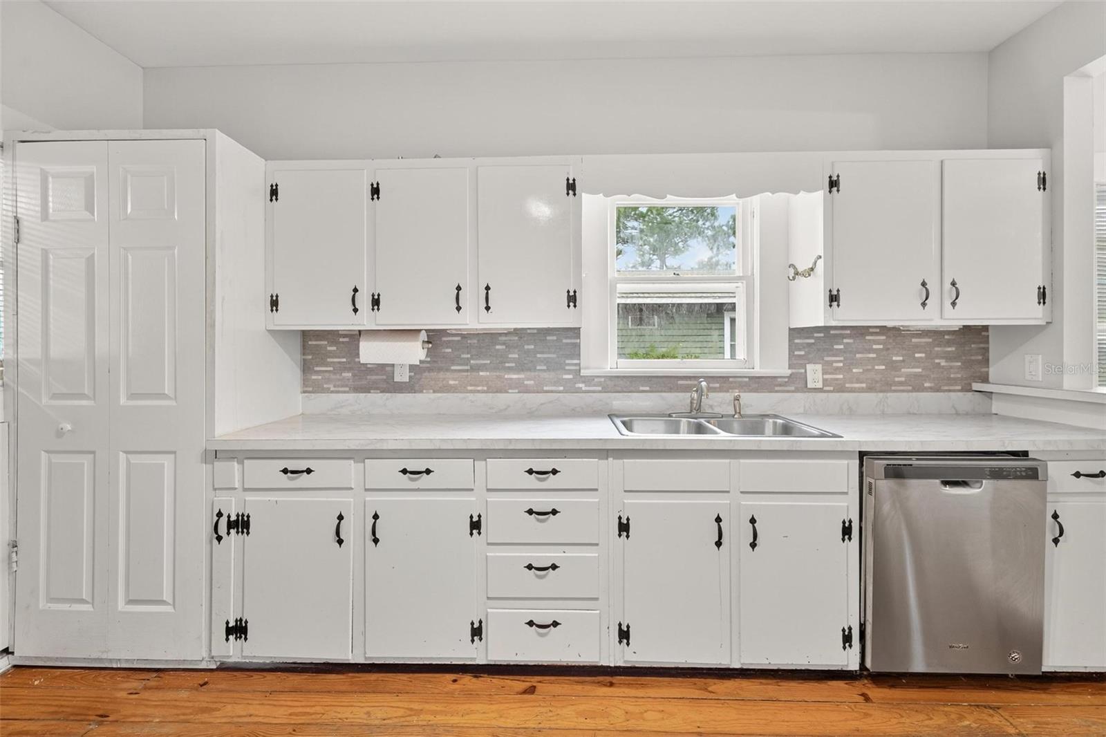 UMATILLA LAKE REGION REALTY CO - Residential