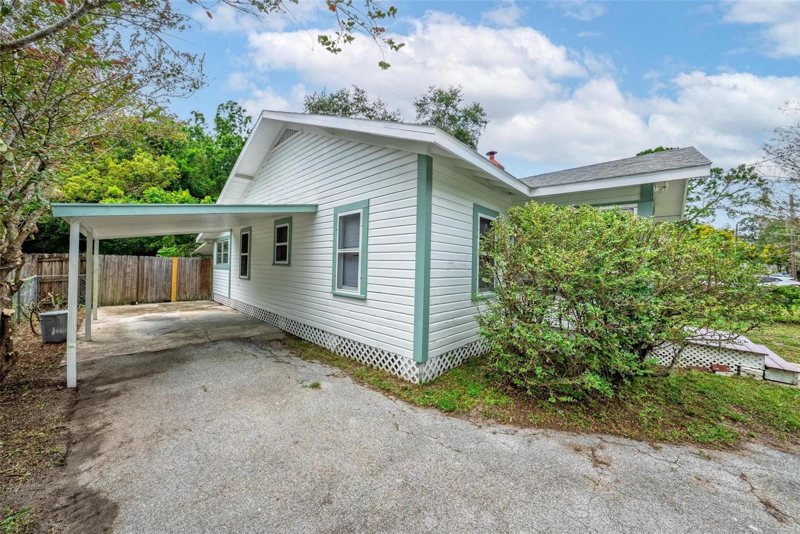 UMATILLA LAKE REGION REALTY CO - Residential