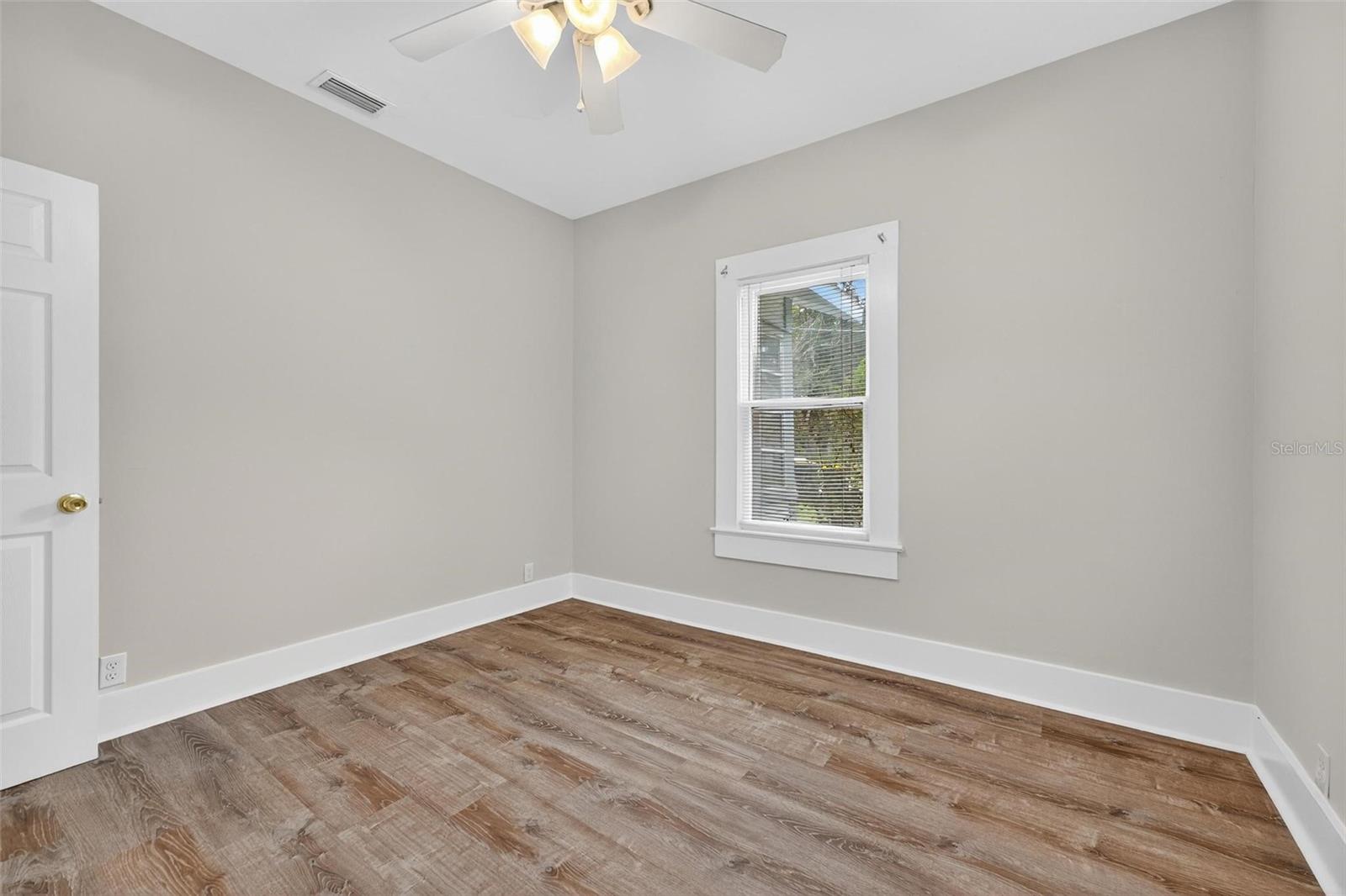 UMATILLA LAKE REGION REALTY CO - Residential