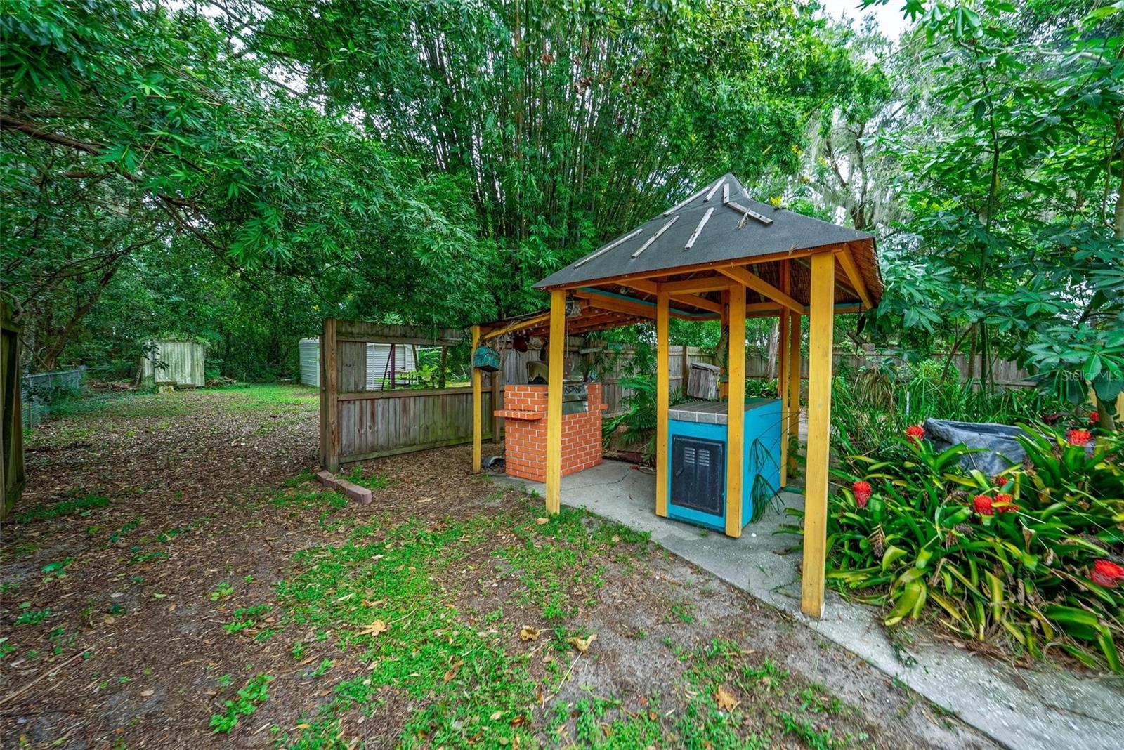 UMATILLA LAKE REGION REALTY CO - Residential