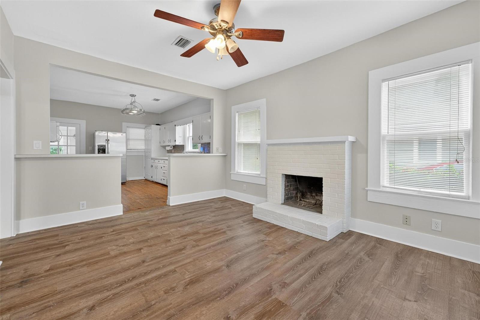 UMATILLA LAKE REGION REALTY CO - Residential