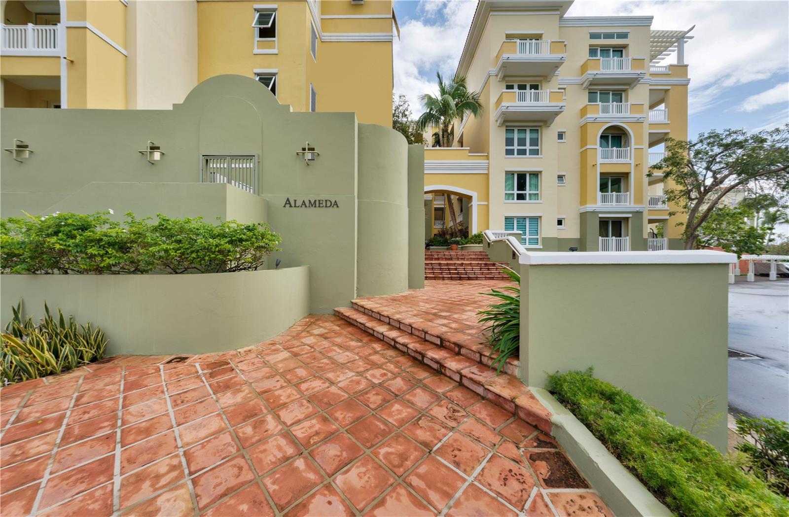 100 OCEAN DRIVE PH-452