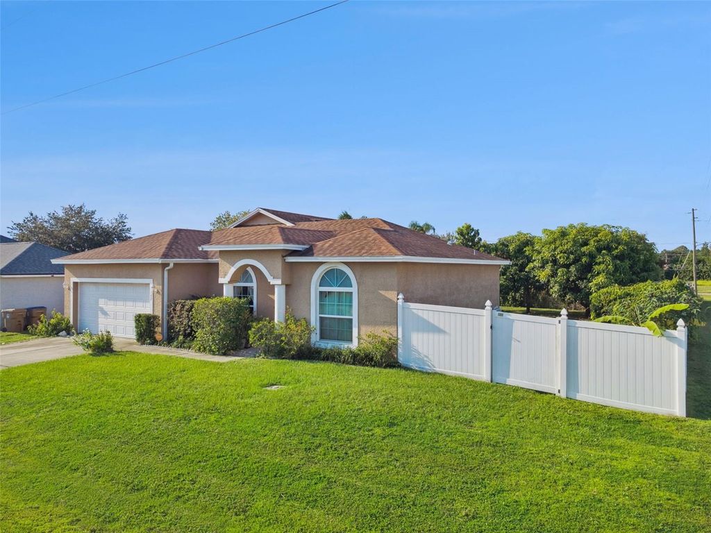 Photo of 147 Dorchester Court, Kissimmee, FL 34758 (MLS # G5102466)