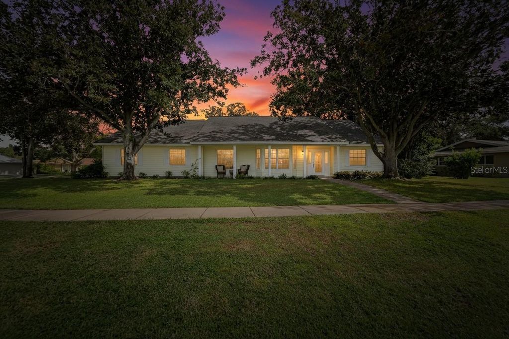 Photo of 2873 Sea Pines Circle W, Clearwater, FL 33761 (MLS # TB8436444)
