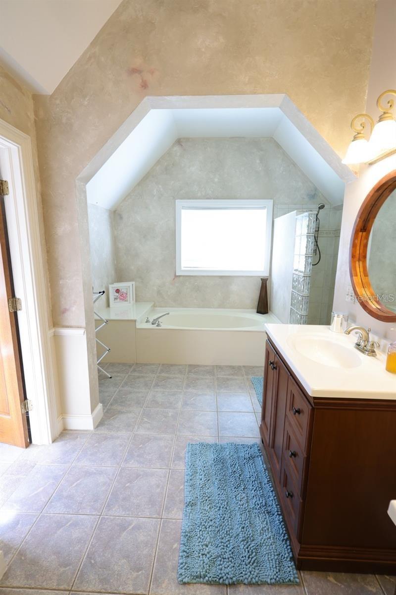 BUTLER BAY - Residential Lease