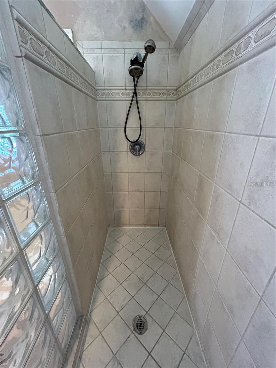 BUTLER BAY - Residential Lease