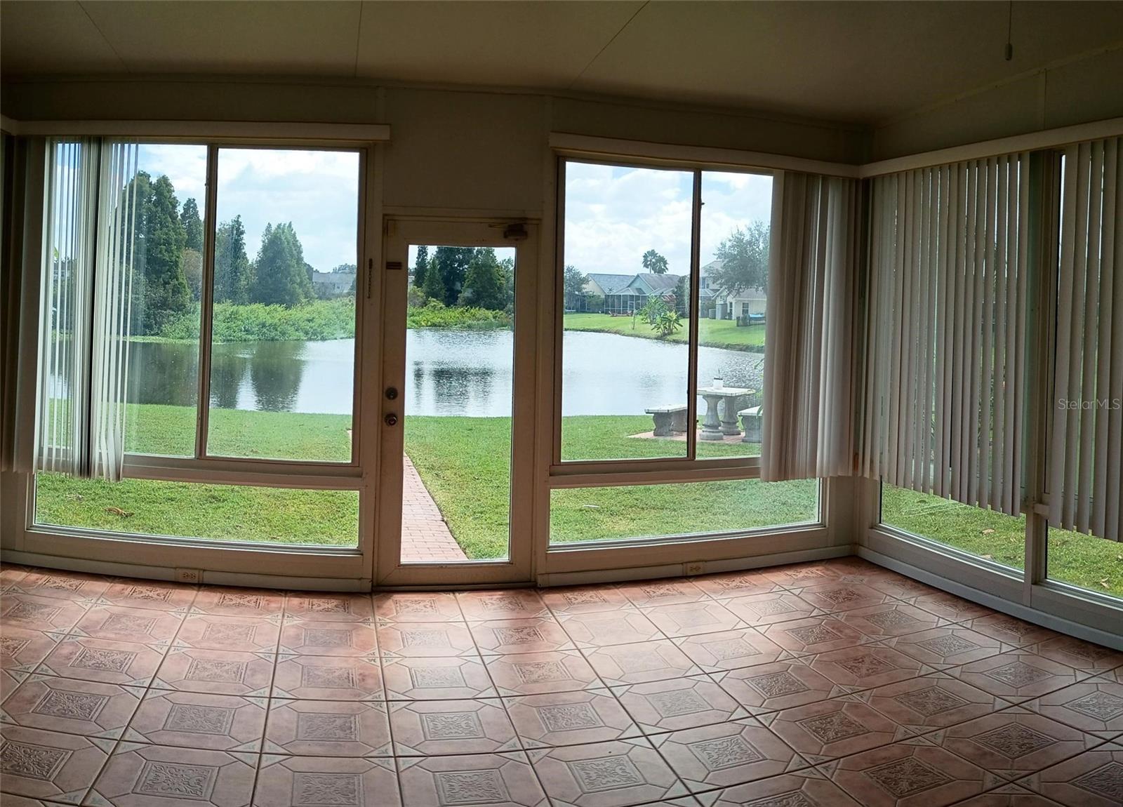 LAKEVIEW VILLAGE SEC F - Residential Lease