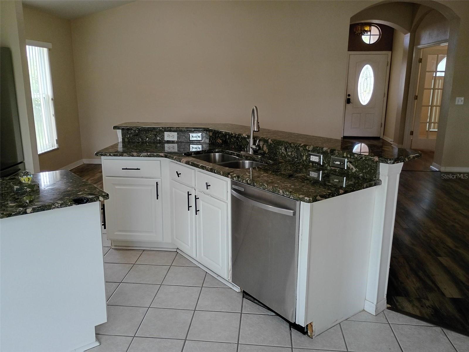 LAKEVIEW VILLAGE SEC F - Residential Lease