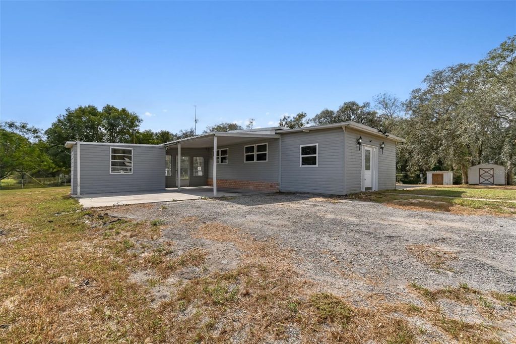 Photo of 9617 Silverbend Drive, Dade City, FL 33525 (MLS # TB8380925)