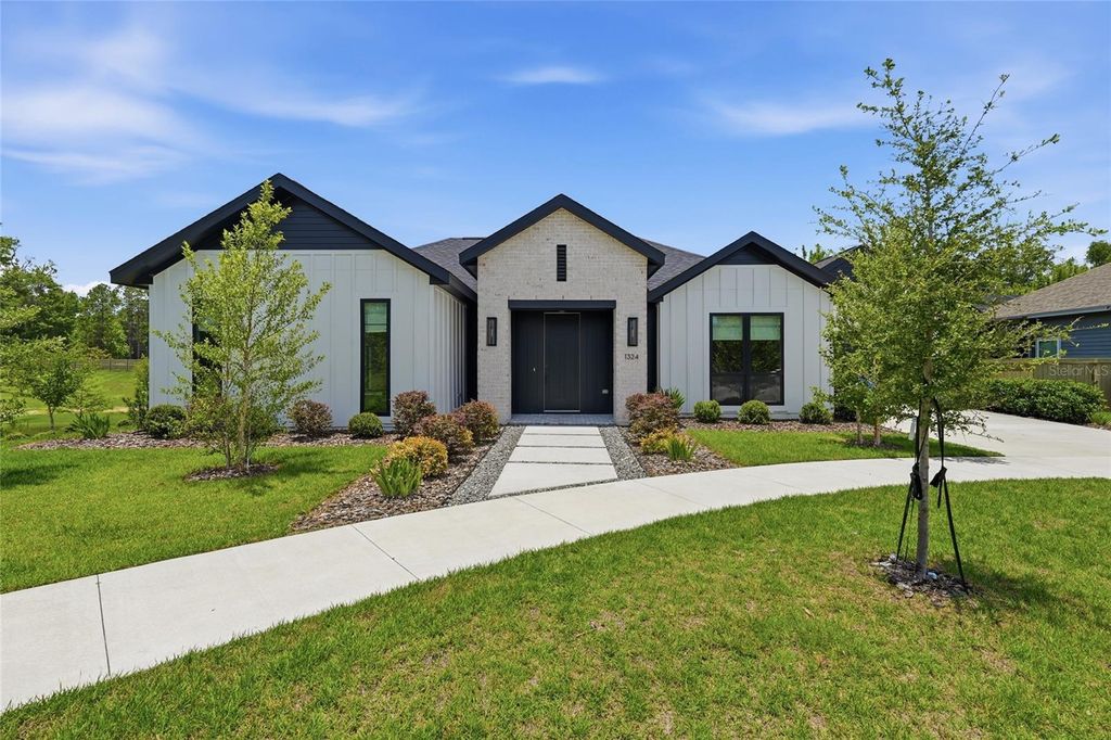 Photo of 1324 SW 120th Drive, Gainesville, FL 32607 (MLS # GC541741)