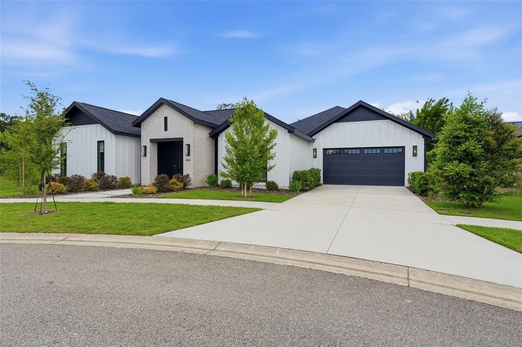 Photo of 1324 SW 120th Drive, Gainesville, FL 32607 (MLS # GC541741)