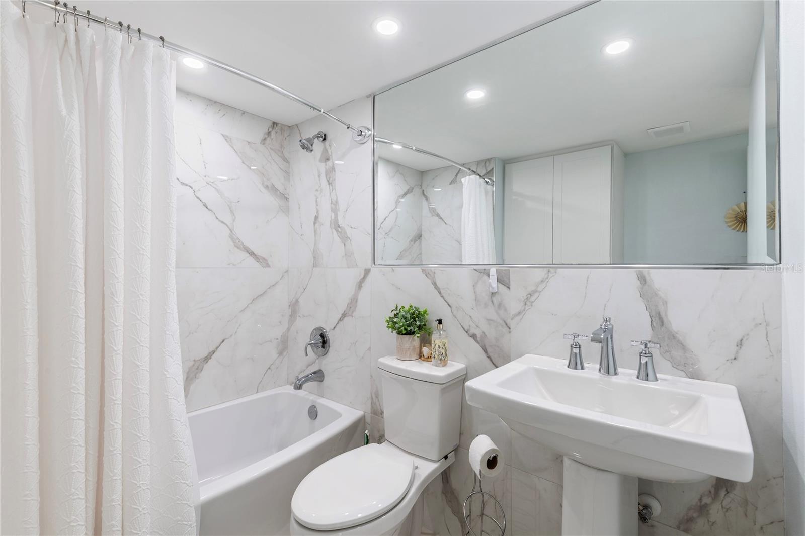 CONTINENTAL TOWERS INC CONDO - Residential