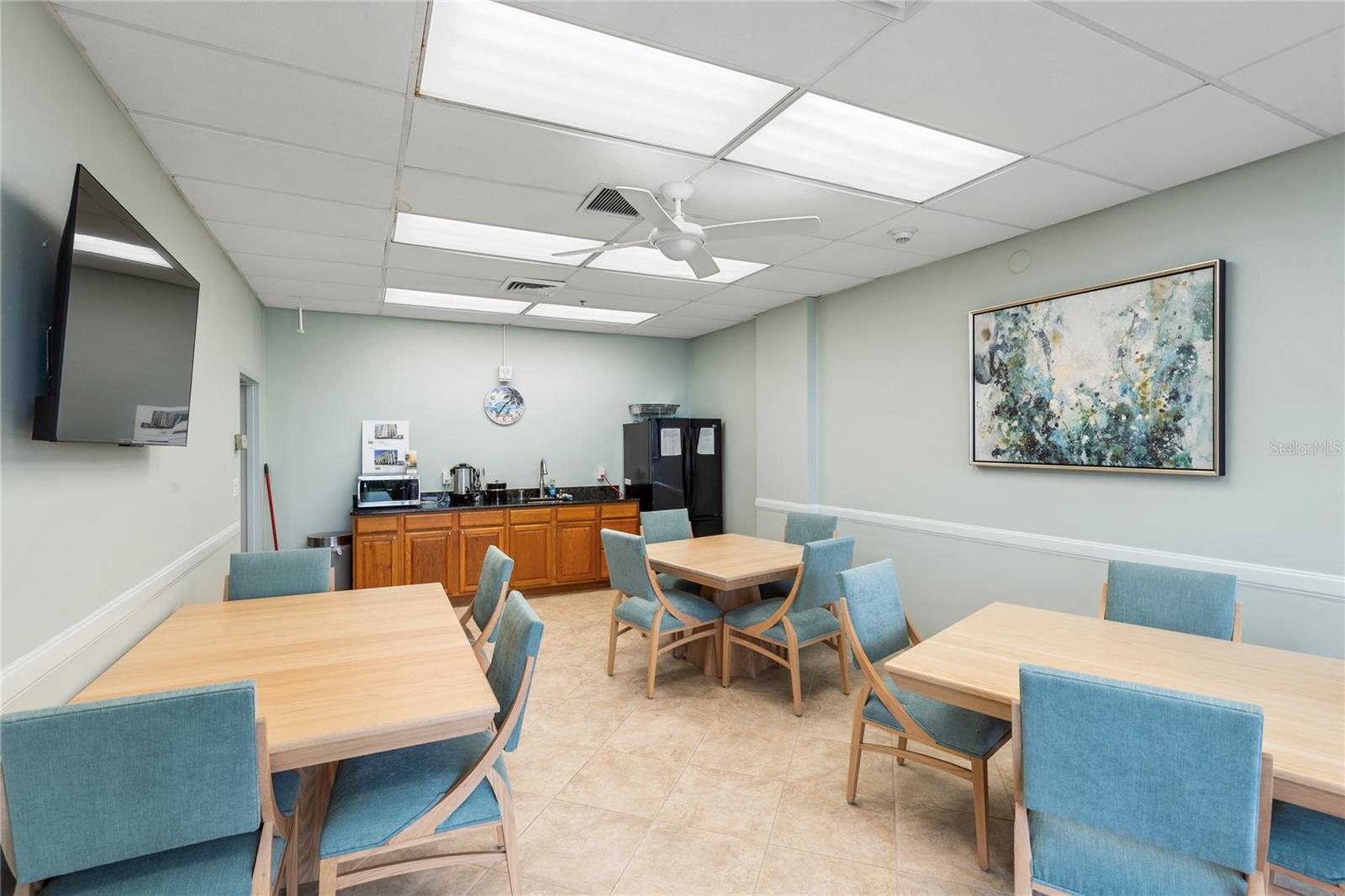 CONTINENTAL TOWERS INC CONDO - Residential