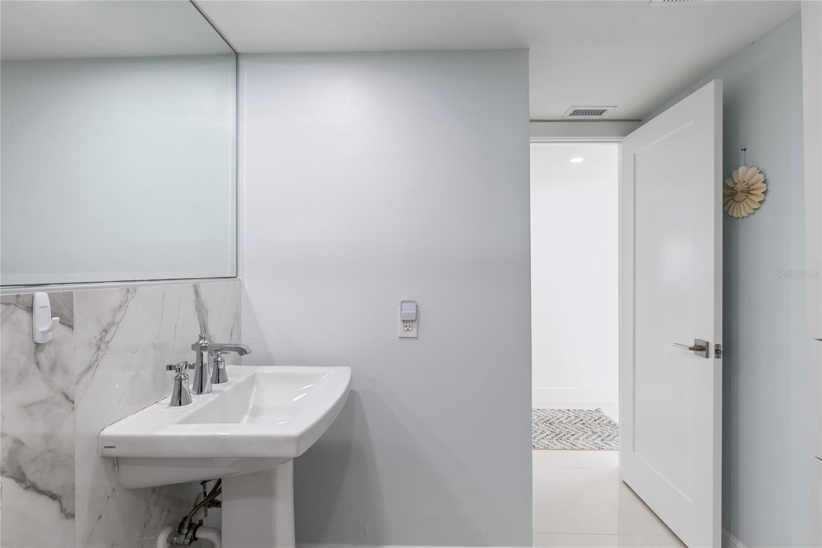 CONTINENTAL TOWERS INC CONDO - Residential