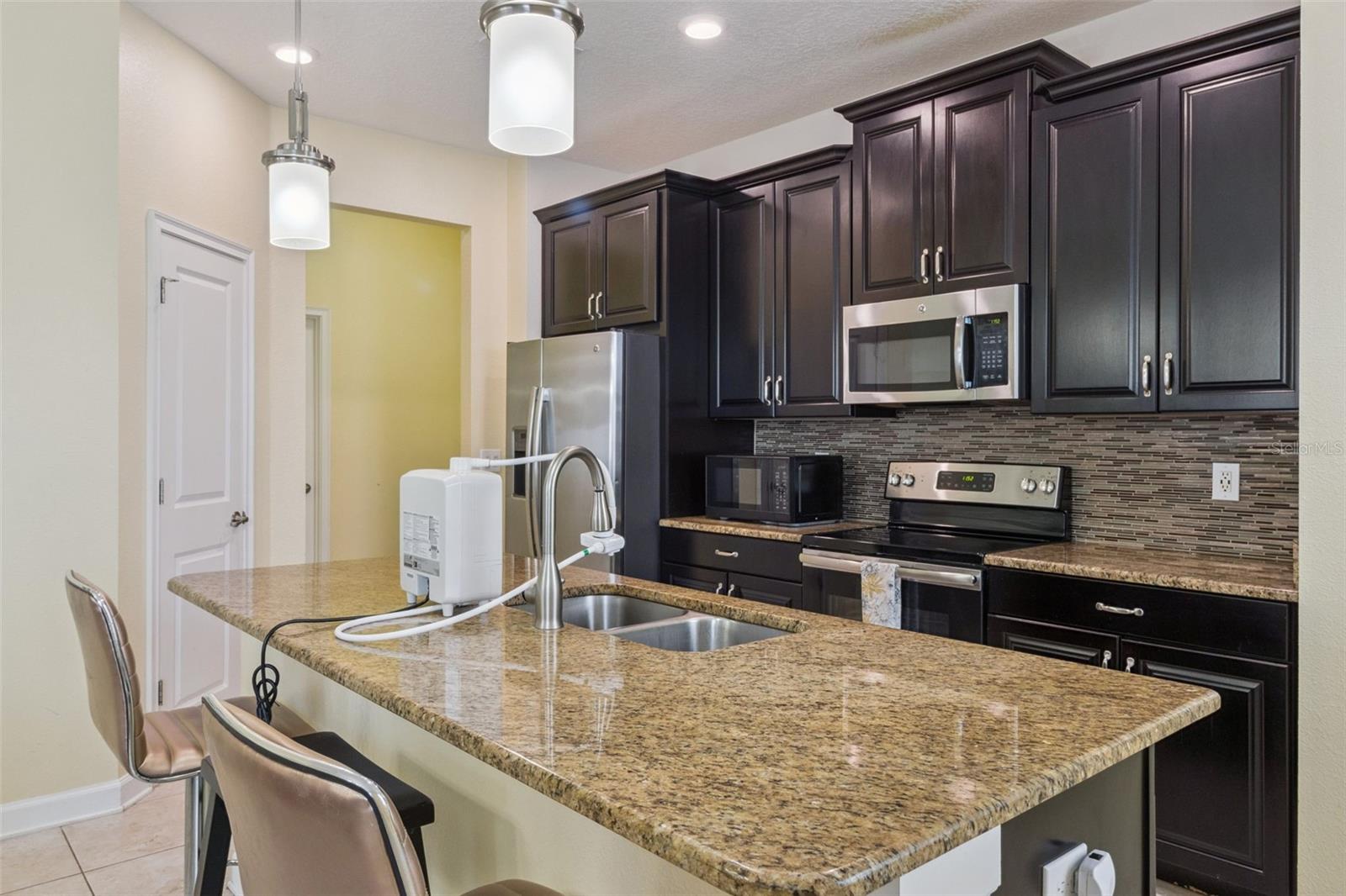 STOREY LAKE - Residential