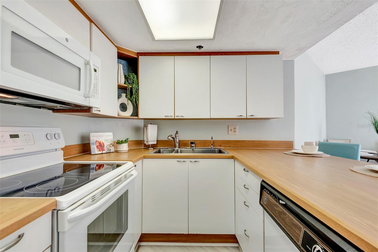 OCEANS ATRIUM 01 - Residential