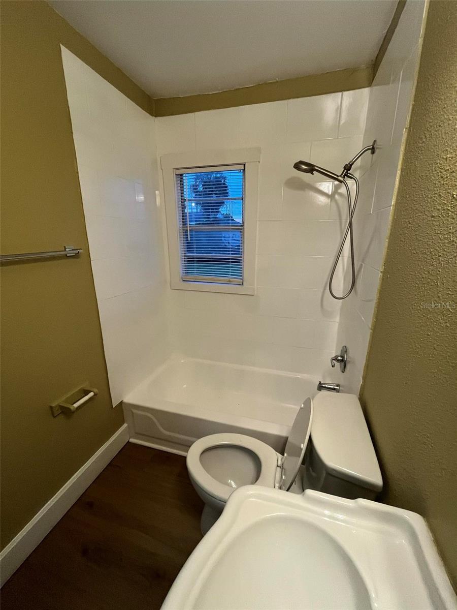 EDGEWATER PARK - Residential Lease