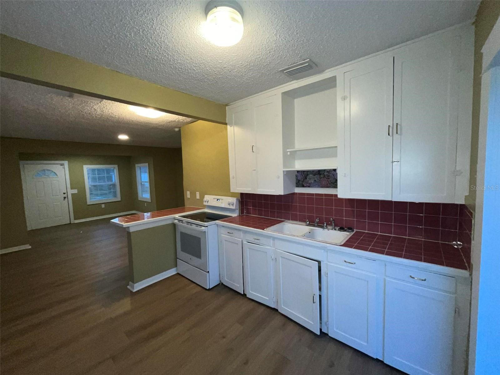 EDGEWATER PARK - Residential Lease