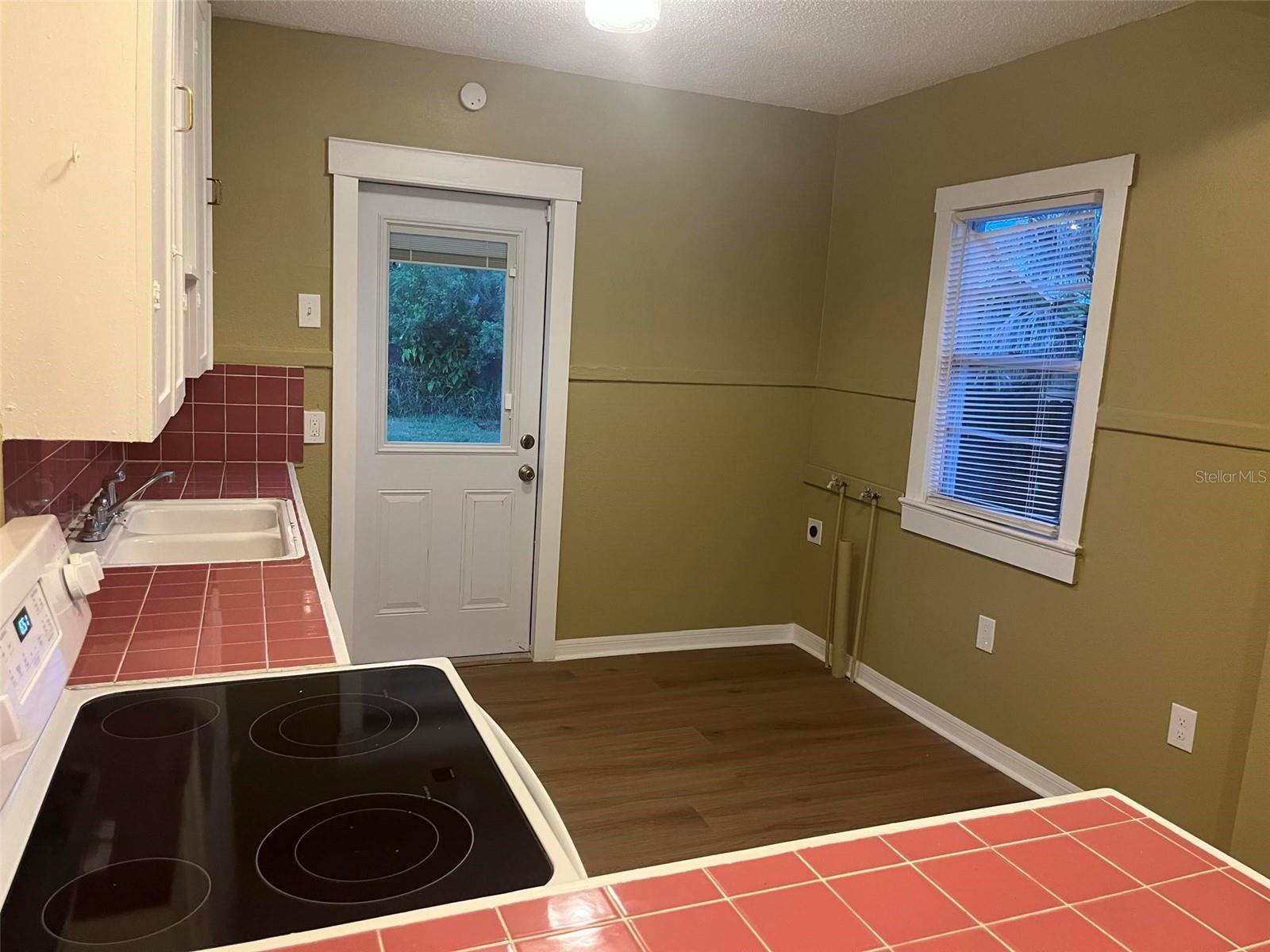 EDGEWATER PARK - Residential Lease