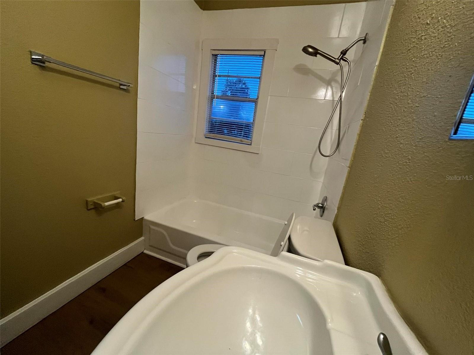 EDGEWATER PARK - Residential Lease