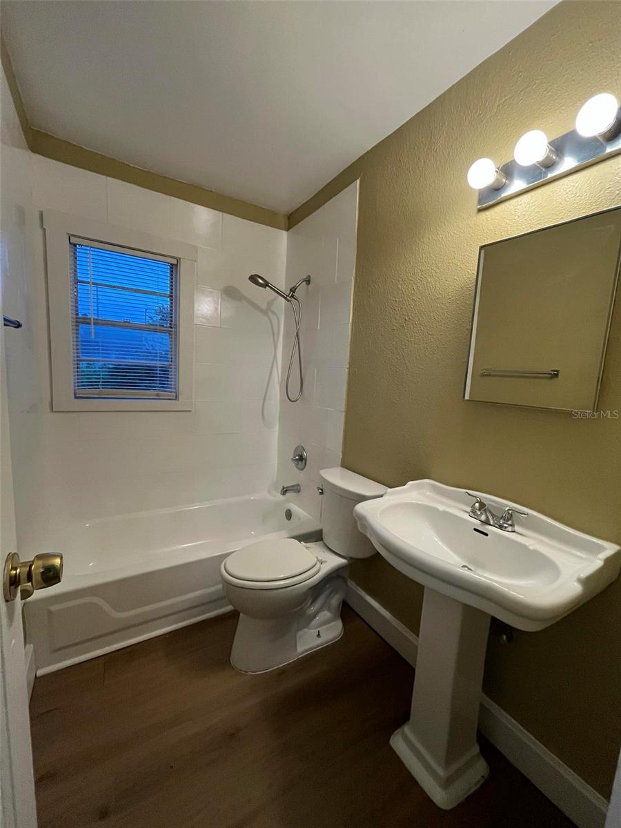 EDGEWATER PARK - Residential Lease