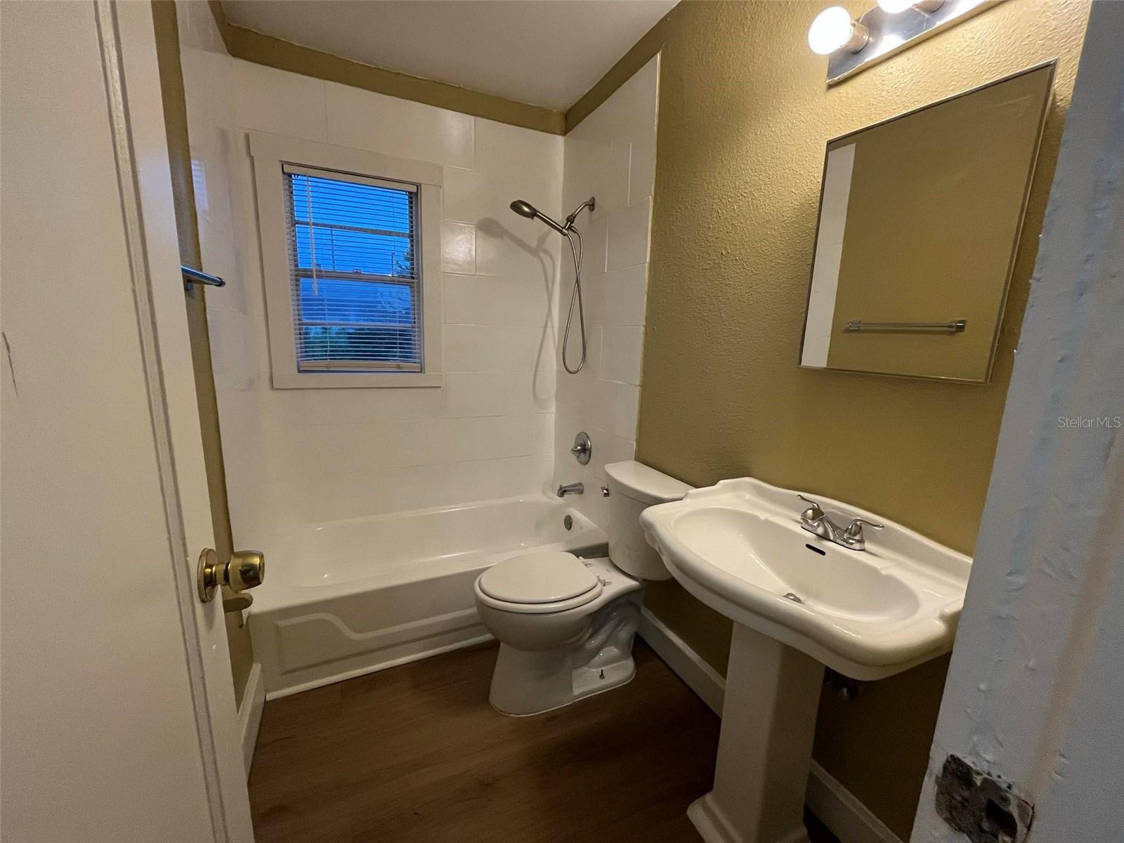 EDGEWATER PARK - Residential Lease