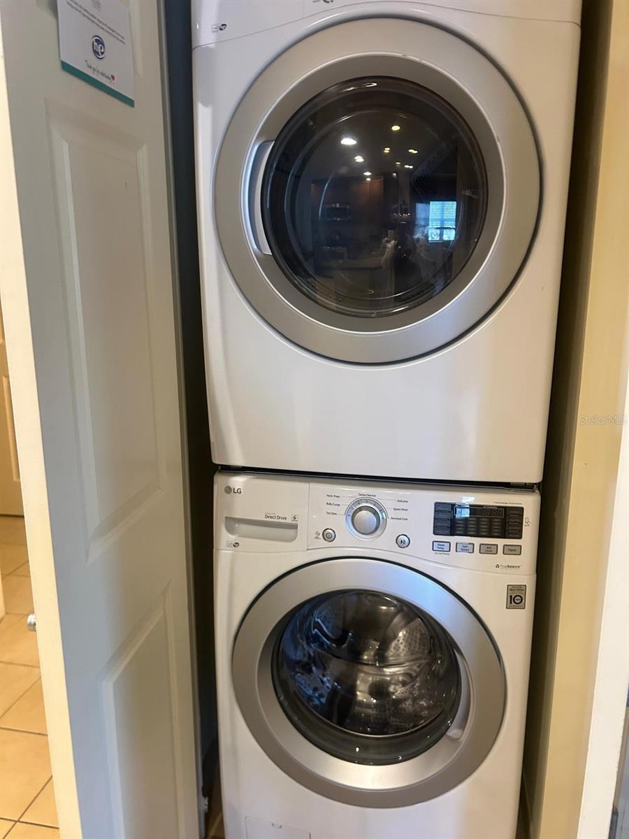 CENTRE COURT RIDGE CONDO PH 10 BLDG J - Residential Lease