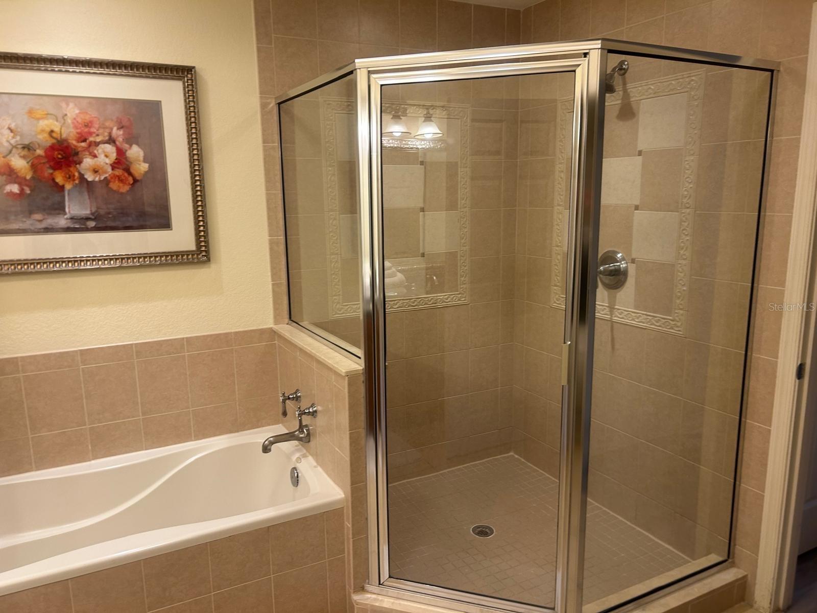 CENTRE COURT RIDGE CONDO PH 10 BLDG J - Residential Lease