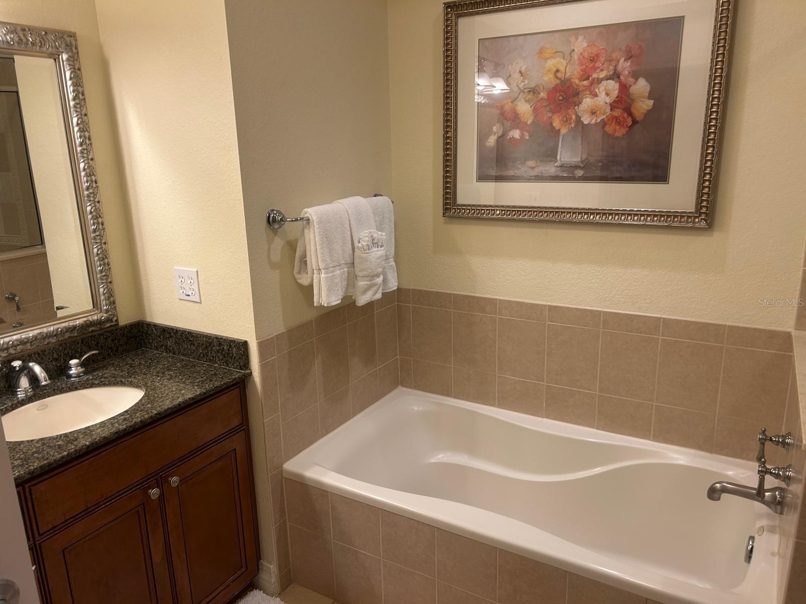 CENTRE COURT RIDGE CONDO PH 10 BLDG J - Residential Lease