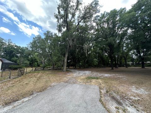 A home in LAKELAND