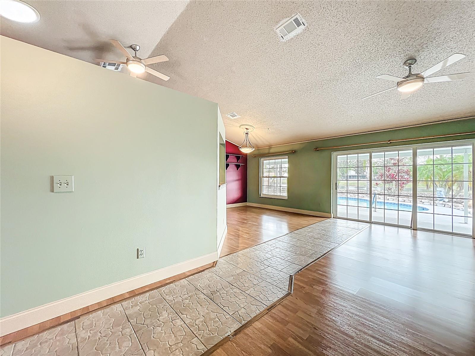 HUNTERS TRACE - Residential