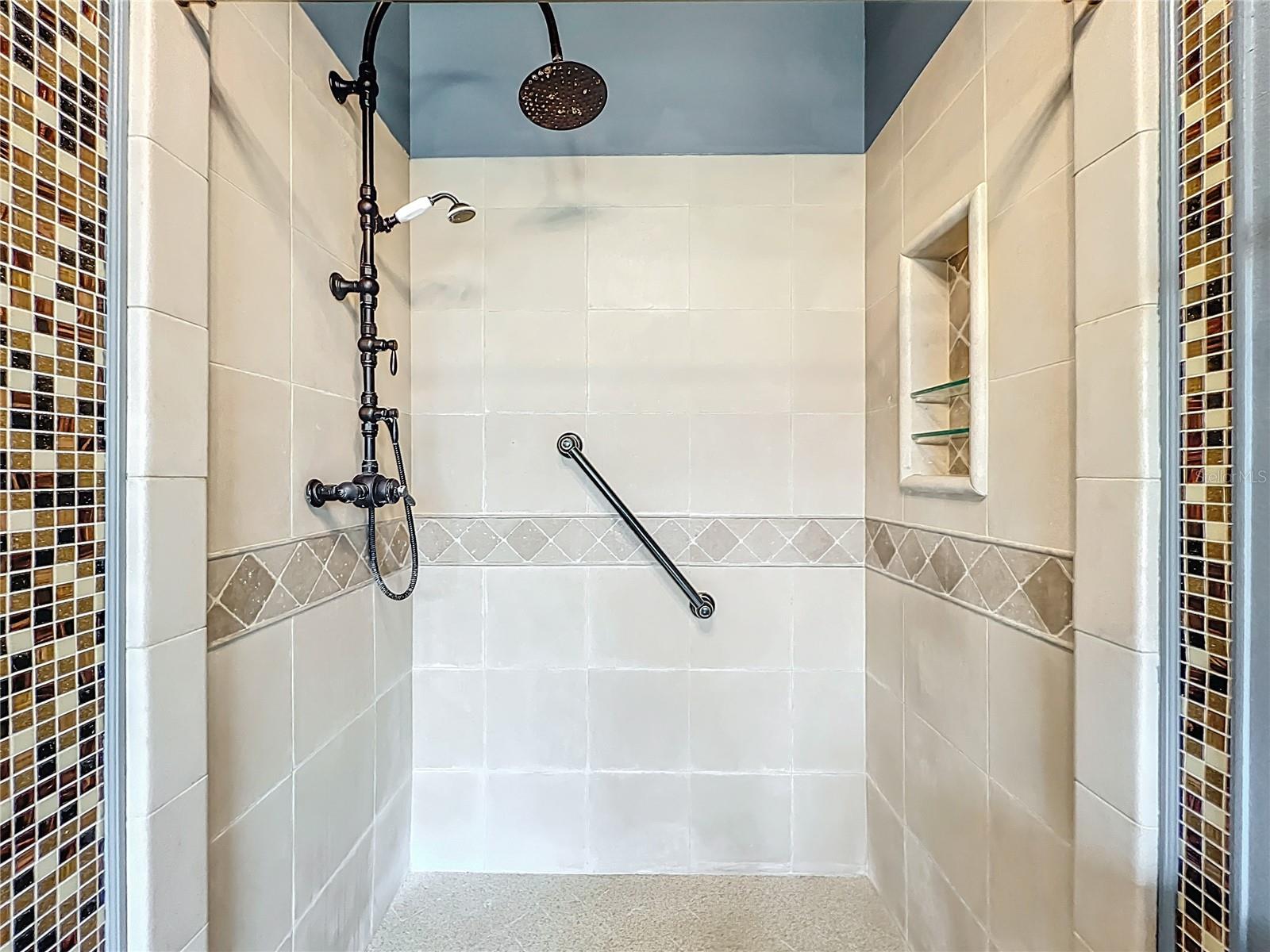 HUNTERS TRACE - Residential