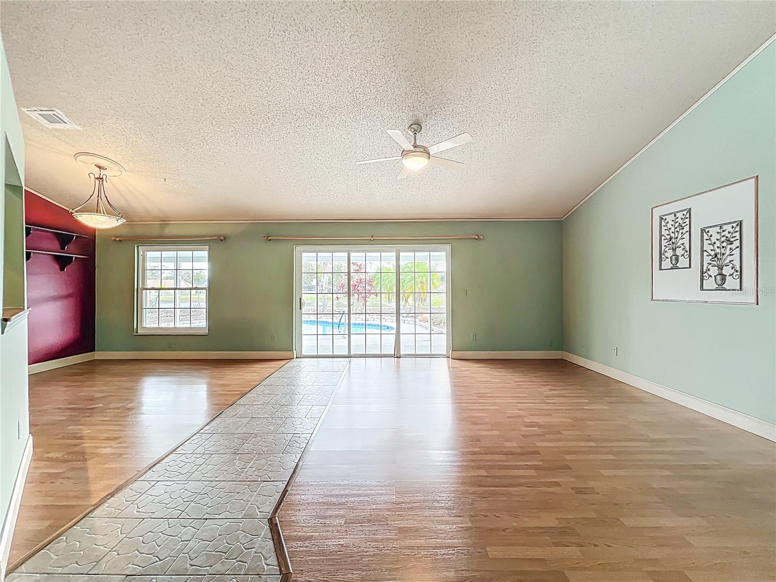 HUNTERS TRACE - Residential