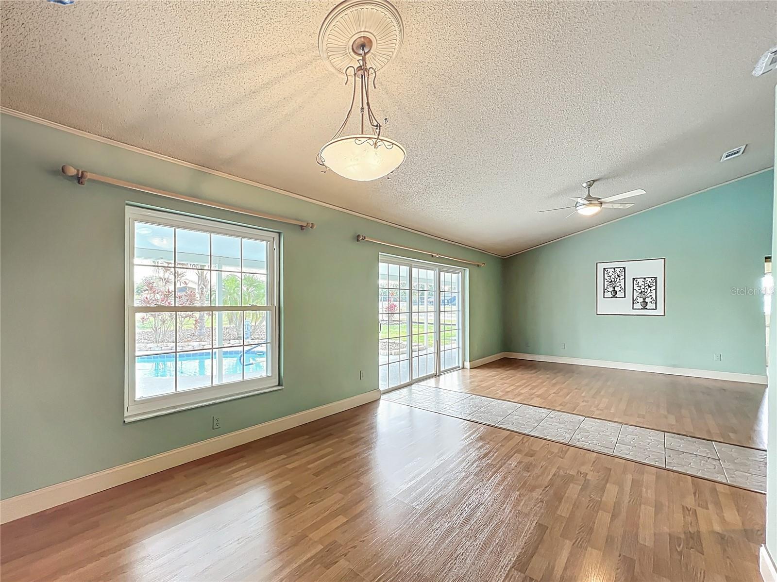 HUNTERS TRACE - Residential